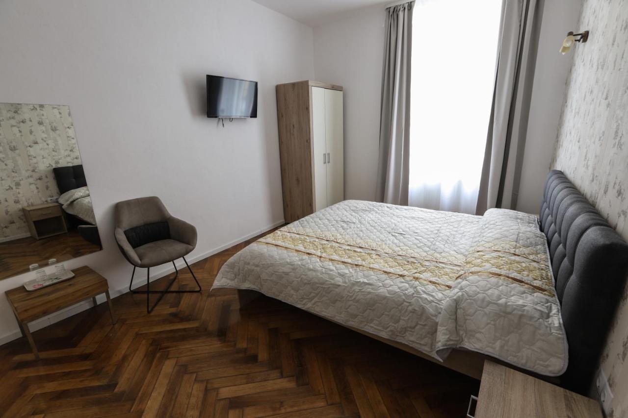 Floasiu Residence Guesthouse Sibiu Bagian luar foto